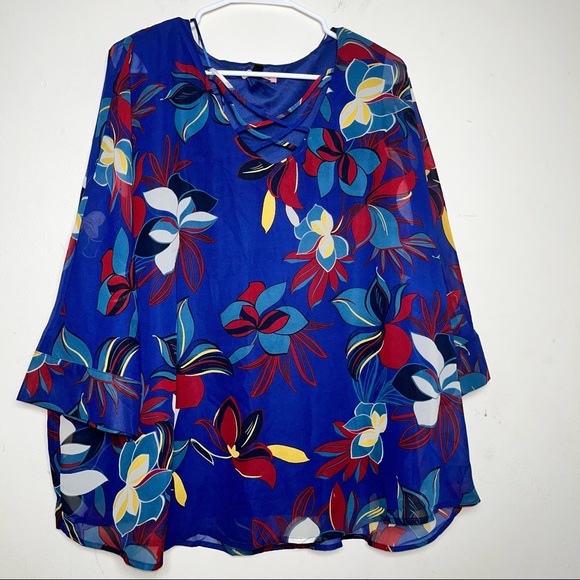 East Adeline 2X flower blouse - Picture 3 of 9